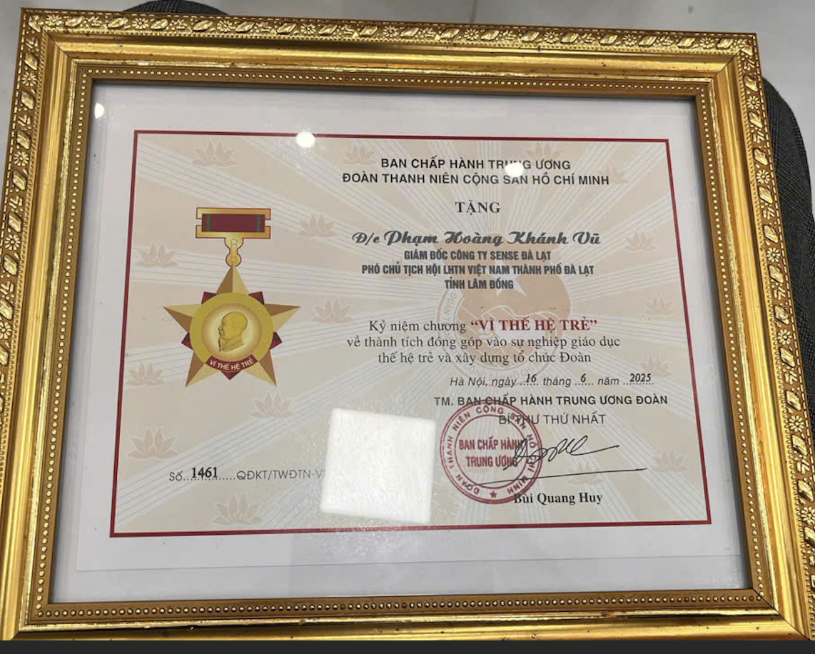 Kỷ niệm chương " Vì thế hệ trẻ " - Phạm Hoàng Khánh Vũ 