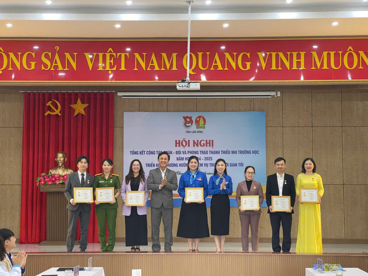 Kỷ niệm chương " Vì thế hệ trẻ " - Phạm Hoàng Khánh Vũ 